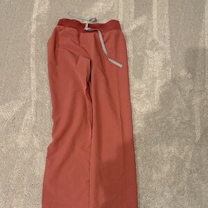 Figs women’s scrubs  salmon pants with gray XS petite